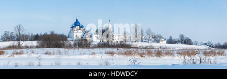 Panorama del Cremlino di Suzdal in inverno Foto Stock