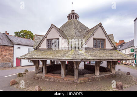 La pianta ottagonale del filato nel mercato Dunster un grado che ho elencato la costruzione e pianificata antico monumento, Somerset, Inghilterra, Regno Unito Foto Stock