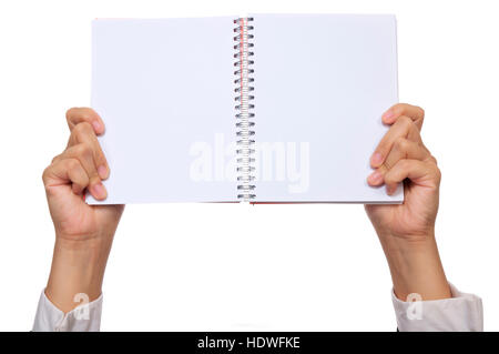 Business donna tenere notebook bianco isolato su sfondo bianco. È possibile mettere il vostro messaggio sulla carta Foto Stock