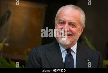 Roma, Italia. Xiv Dic, 2016. Aurelio De Laurentiis frequentare Photocall di "Natale a Londra - Dio salvi la Regina' un film diretto da Volfango De Biasi © Andrea Bracaglia/Pacific Press/Alamy Live News Foto Stock