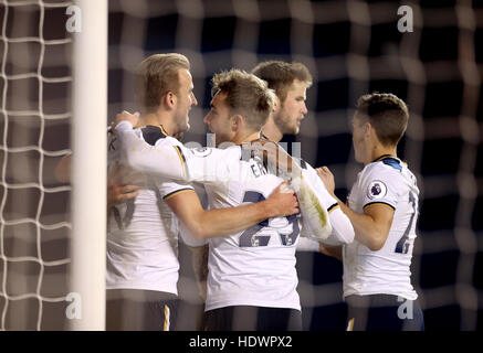 Tottenham Hotspur Christian Eriksen punteggio celebra il suo lato il secondo obiettivo del gioco durante il match di Premier League a White Hart Lane, Londra. Foto Stock