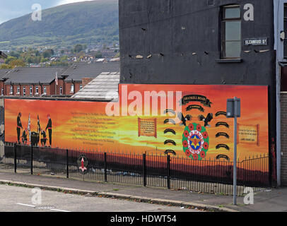 UFF murale unionista, off Glenwood St/Shankill Road West Belfast, Irlanda del Nord, Regno Unito - un battaglione di società Foto Stock