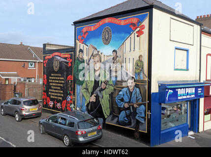 UFF volontari murale unionista, off Shankill Road West Belfast, Irlanda del Nord, Regno Unito Foto Stock