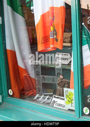 Belfast cade Rd il repubblicano Sinn Fein negozio di Souvenir Foto Stock