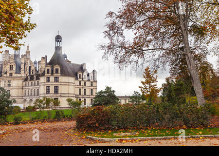 Chambord, Francia - 6 Novembre 2016: Chateau de Chambord, il castello medievale, la Valle della Loira. Uno dei più riconoscibili castello nel mondo a causa del v Foto Stock
