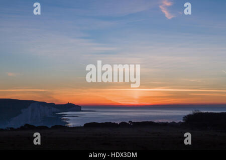 Sunrise da Seaford testa nel Sussex Foto Stock