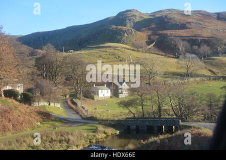 Bridge crossing Howtown nel distretto del Lago Foto Stock