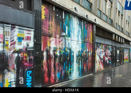 Graffiti sugli edifici di uffici inutilizzati a Croydon, Londra Foto Stock