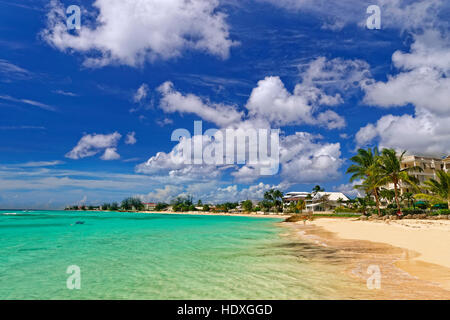 Worthing Beach a Worthing, tra St. Lawrence Gap e Bridgetown, costa sud di Barbados, dei Caraibi. Foto Stock