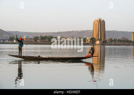 I pescatori nel fiume Niger di Bamako, in Mali Foto Stock