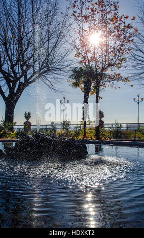 Una soleggiata giornata autunnale nel piccolo Guardiagrele, una città italiana di 9,092 abitanti della provincia di Chieti in Abruzzo Foto Stock