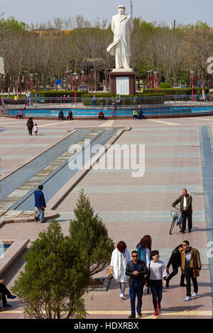 Il presidente Mao statua nel parco vicino Gaomiao tempio, Zhongwei, Ningxia, Cina Foto Stock