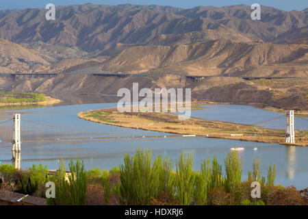 Ponte sul Fiume Giallo, Shapotou Area Turismo, Zhongwei, Ningxia, Cina Foto Stock