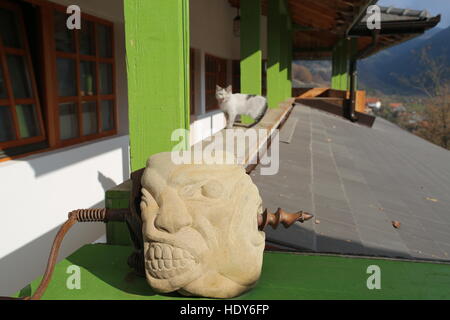 Küstendorf aka Dvengrad, film maker Emir Kusturica's etno-villaggio nel sud della Serbia di montagne, vicino Uzice, Serbia Foto Stock