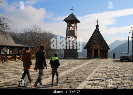 Küstendorf aka Dvengrad, film maker Emir Kusturica's etno-villaggio nel sud della Serbia di montagne, vicino Uzice, Serbia Foto Stock