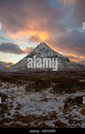 Buachaille Etive Mor al tramonto in inverno Foto Stock