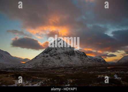 Buachaille Etive Mor al tramonto in inverno Foto Stock