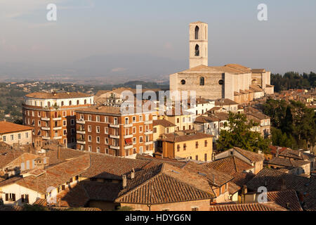 Vista di Perugia e la chiesa di San Domenico. Foto Stock