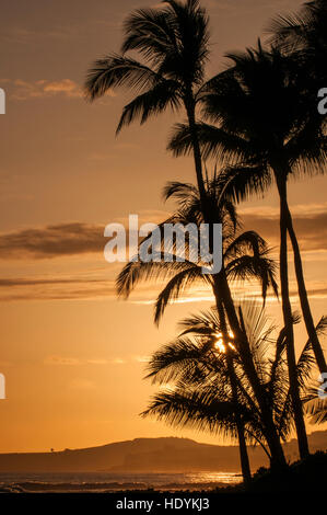 Tramonto a Poipu Beach Kauai, Hawaii. Foto Stock