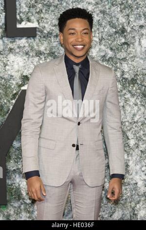 Londra, Regno Unito. 15 Dic, 2016. Jacob Latimore assiste la premiere europeo di bellezza collaterale a Leicester Square, Londra, Inghilterra © dpa/Alamy Live News Foto Stock