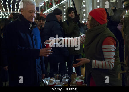 Mosca, Russia. 16 dicembre, 2016. Tradizionale annuale "Il Viaggio di Natale' festival invernale ha iniziato a Mosca, Russia Credito: Nikolay Vinokurov/Alamy Live News Foto Stock