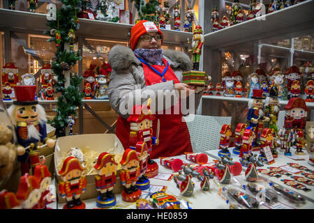 Mosca, Russia. 16 dicembre, 2016. Tradizionale annuale "Il Viaggio di Natale' festival invernale ha iniziato a Mosca, Russia Credito: Nikolay Vinokurov/Alamy Live News Foto Stock