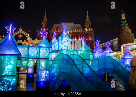 Mosca, Russia. 16 dicembre, 2016. Tradizionale annuale "Il Viaggio di Natale' festival invernale ha iniziato a Mosca, Russia Credito: Nikolay Vinokurov/Alamy Live News Foto Stock