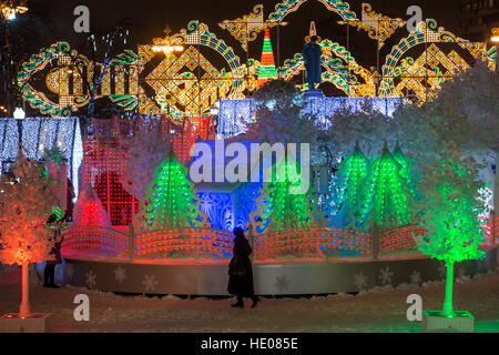 Mosca, Russia. 16 dicembre, 2016. Tradizionale annuale "Il Viaggio di Natale' festival invernale ha iniziato a Mosca, Russia Credito: Nikolay Vinokurov/Alamy Live News Foto Stock