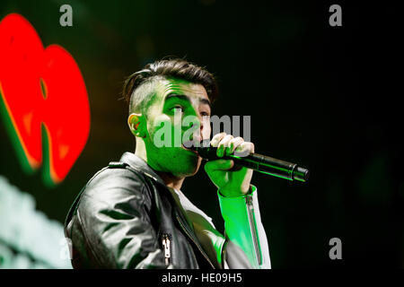 Atlanta, Stati Uniti d'America. Xvi Dec, 2016. Joe Jonas di DNCE effettuando al potere 96.1's iHeart Radio Jingle Ball presentato dalla capitale uno. (B. Credito: la foto di accesso/Alamy Live News Foto Stock