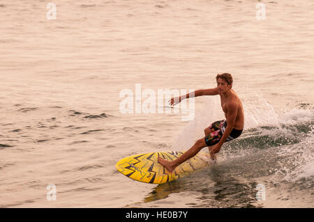 Navigare nella Turtle Bay, North Shore Oahu, Hawaii. Foto Stock