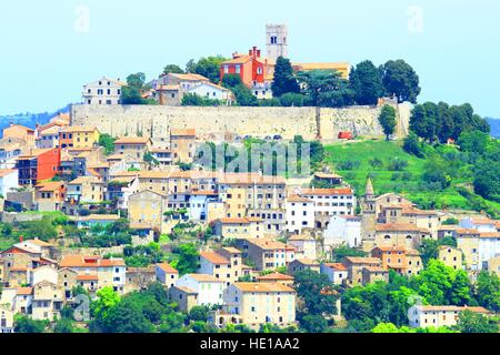 Il pittoresco villaggio di citadel Motovun in Istria, Croazia Foto Stock