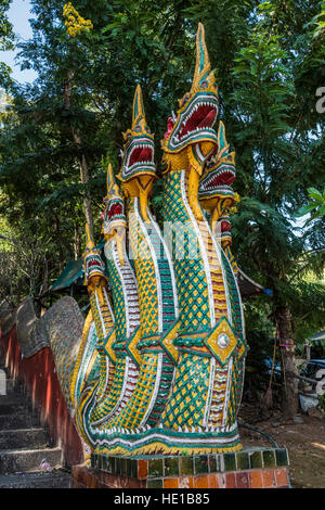 Nagar serpenti capi di Wat Phra Doi Tung Foto Stock