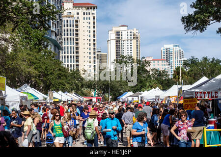 San Pietroburgo Florida, mercato del Sabato mattina, venditori, bancarelle, shopping shopper shopping negozi mercato mercati di mercato di acquisto di vendita, ret Foto Stock