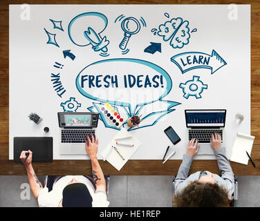 Le idee al di fuori del box schizzo di brainstorming Concept Foto Stock