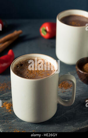 In casa vacanza messicana piccante cioccolata calda con cannella Foto Stock