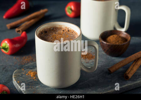 In casa vacanza messicana piccante cioccolata calda con cannella Foto Stock