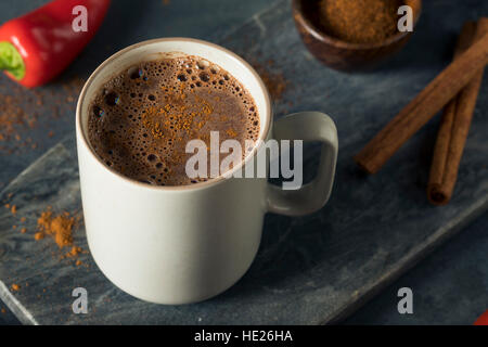 In casa vacanza messicana piccante cioccolata calda con cannella Foto Stock