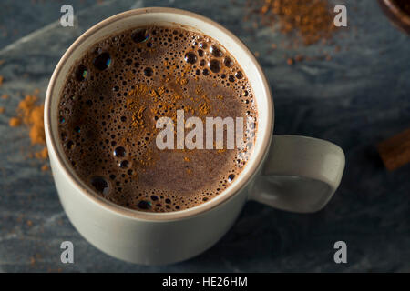 In casa vacanza messicana piccante cioccolata calda con cannella Foto Stock