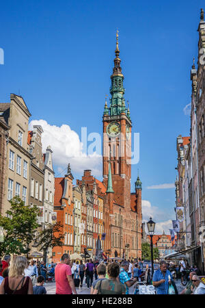 Polonia, Pomerania, Gdansk (Danzica), la vista della città principale Hall dal Langgasse, Dluga Foto Stock