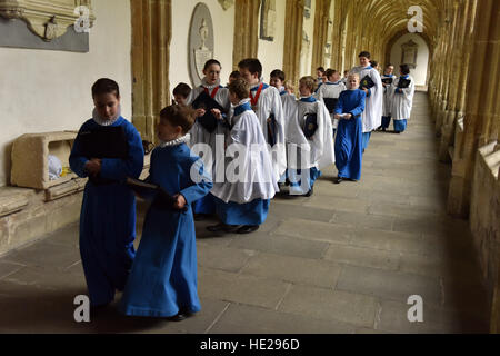 Cattedrale di Wells coro compresi coristi prima evensong il giorno di Pasqua alla Cattedrale di Wells. Foto Stock