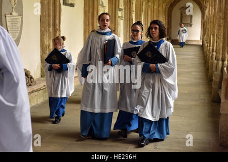 Cattedrale di Wells coro compresi coristi prima evensong il giorno di Pasqua alla Cattedrale di Wells. Foto Stock