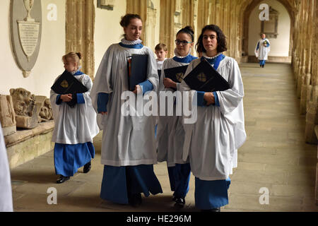 Cattedrale di Wells coro compresi coristi prima evensong il giorno di Pasqua alla Cattedrale di Wells. Foto Stock