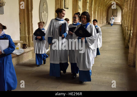 Cattedrale di Wells coro compresi coristi prima evensong il giorno di Pasqua alla Cattedrale di Wells. Foto Stock