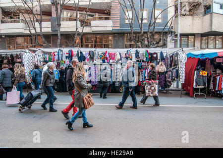 Strada del mercato nella città di Vic, Catalogna, Spagna Foto Stock