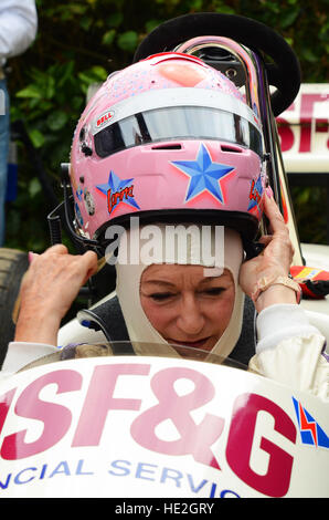 Lorina McLaughlin è un pilota automobilistico femminile con forti finiture in Formula 3 e 4 campionati in 1970s. In Frecce A10 auto Foto Stock