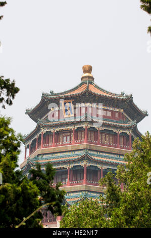 Torre di incenso buddista di Tempio pagoda sulla longevità Hill nel Palazzo Estivo e Lago Kunming Beijing in Cina. Foto Stock