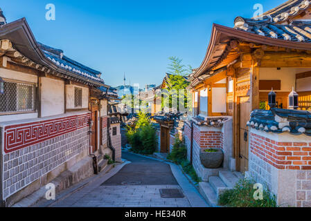Il villaggio di Bukchon Hanok a Seul, in Corea del Sud. Foto Stock