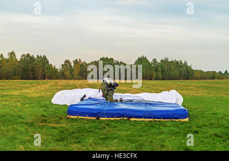 Paracadutisti - 2014. Atterraggio. Foto Stock