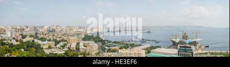Lo skyline di Baku panorama, capitale dell'Azerbaigian Foto Stock