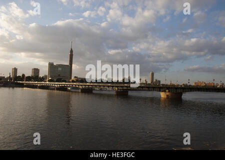 Il Cairo intorno al Qasr El Ponte sul Nilo dopo che ha piovuto, Il Cairo, Egitto Foto Stock